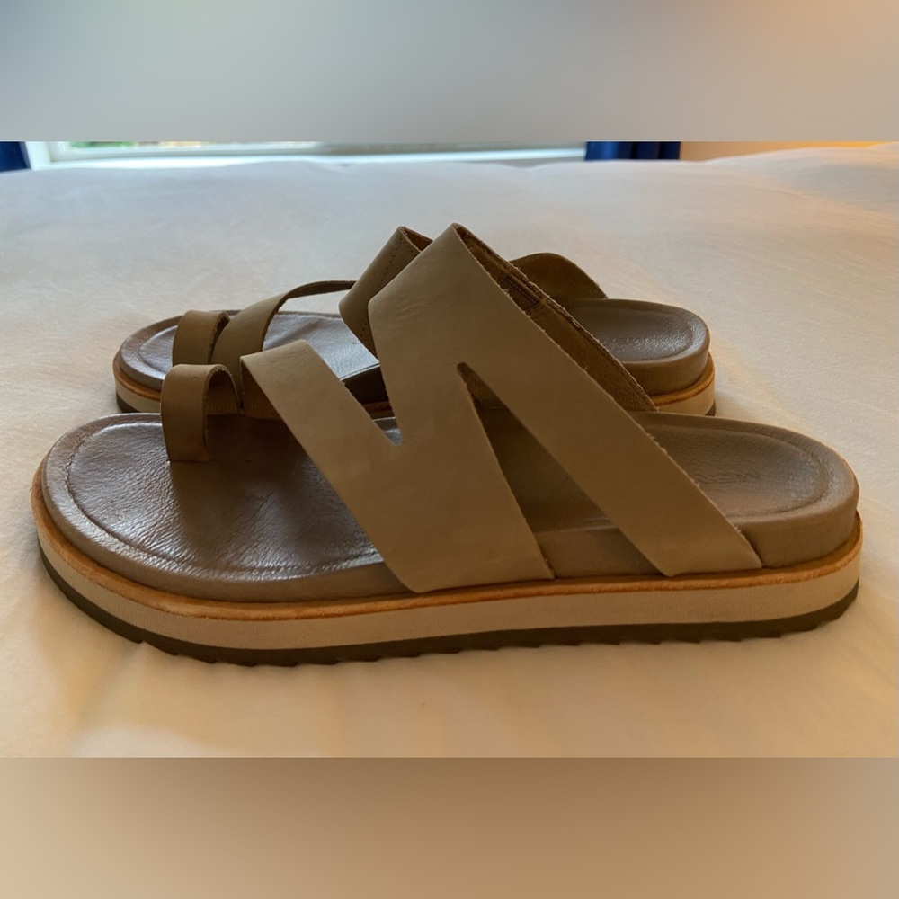 Merrell Leather Sandal - 9 - Picture 3 of 9
